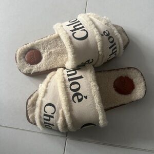 CHLOE Sherpa sandals